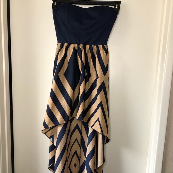 Strapless dress. - Picture 3 of 11